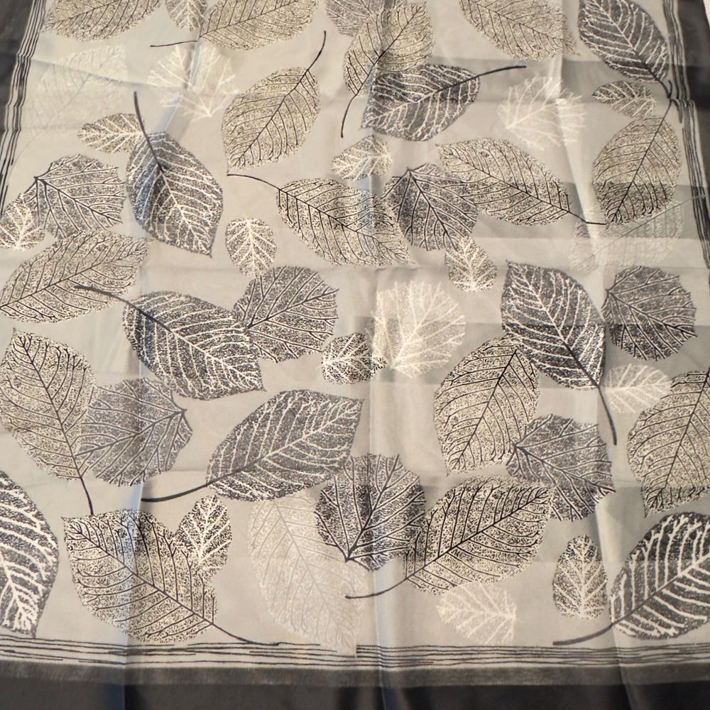 Kathie Lee Collection Grey Black Leaf Print Square Scarf Made in Italy‎ NWT Y2K